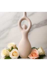 Yoga Zenith: Kadın Figürlü Özel Pigment Boyalı Seramik Vazo Ve Şamdan