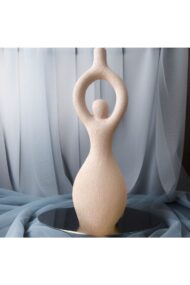 Yoga Zenith: Kadın Figürlü Özel Pigment Boyalı Seramik Vazo Ve Şamdan - Görsel 3