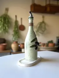 El Yapımı Kabartma Kil Uygulamalı Zeytin Dalı Desenli Cam Şişe Sirkelik - Yağdanlık, Mutfak dekor - Görsel 3