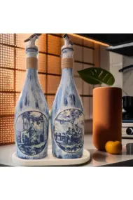 Beyaz Sunum Stantlı Çini Desenli Mavi Japon İzleri Şarap Şişesi Yağdanlık Seti Mutfak Dekoru - Görsel 3