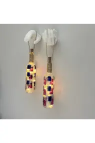 Erkek El Heykeli Dekorlu Lacivert Kırmızı Vitray Şarap Şişesi 2'li Pilli Aplik Set, Duvar Dekor - Görsel 3