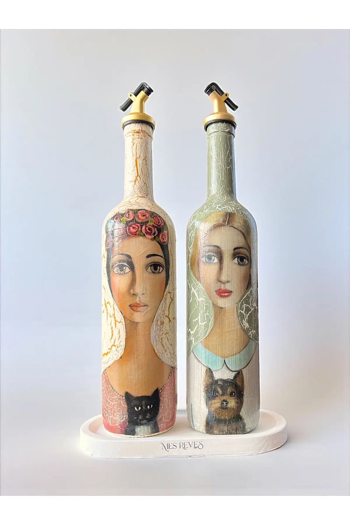 slkijj55161561-img-1_org_zoom El Yapımı Çatlatma Desenli Cam Yağdanlık Seti – Kadın ve Evcil Hayvan Portreli, Mutfak Tasarım - Görsel 1