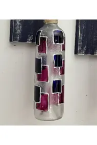 Peri LED Işıklı Ahşap Dekorlu Ferforje Bağlantılı Kırmızı Lacivert Vitray Şarap Şişesi Duvar Dekoru - Görsel 8