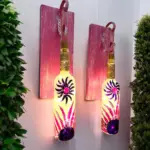 Peri Led Aydınlatmalı Pembe Ahşap Dekorlu, Vitray El Boyama Kırçiçeği Şarap Şişesi Aplik 2'li Set