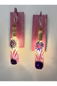 Peri Led Aydınlatmalı Pembe Ahşap Dekorlu, Vitray El Boyama Kırçiçeği Şarap Şişesi Aplik 2'li Set - Görsel 3