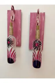Peri Led Aydınlatmalı Pembe Ahşap Dekorlu, Vitray El Boyama Kırçiçeği Şarap Şişesi Aplik 2'li Set - Görsel 6