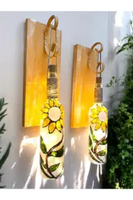 Peri Led Aydınlatma Sarı Ahşap Dekorlu, Vitray El Boyama Ayçiçekli Şarap Şişesi Aplik 2 'li Set. - Görsel 2