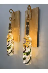 Peri Led Aydınlatma Sarı Ahşap Dekorlu, Vitray El Boyama Ayçiçekli Şarap Şişesi Aplik 2 'li Set. - Görsel 4