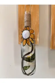 Peri Led Aydınlatma Sarı Ahşap Dekorlu, Vitray El Boyama Ayçiçekli Şarap Şişesi Aplik 2 'li Set. - Görsel 8