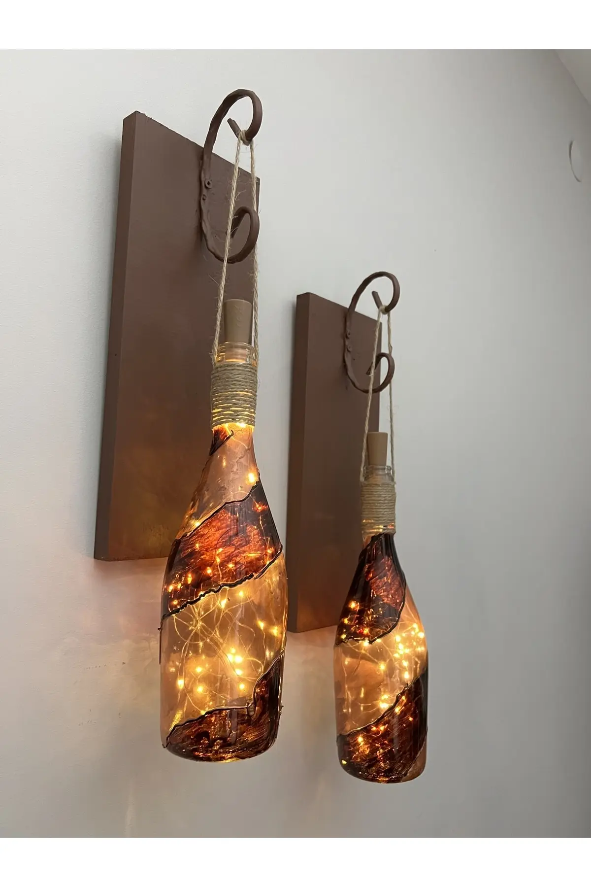794678464213-img-1_org_zoom Led Işıklı Ahşap Kahverengi Vitray Cam Salon Bar Bahçe Dekoru Şampanya Şişesi Aplik 2'li Set - Görsel 1
