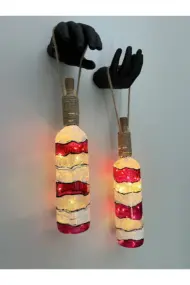 Heykel El Dekorlu Led Işıklı Kırmızı Vitray Cam Şarap Şişesi Aplik 2'li Set Cafe Bahçe Ev Dekoru