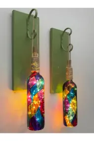 Yeşil Renkli Ahşap Ve Ferforje Dekorlu Peri Led Işıklı Vitray Cam Şarap Şişesi Duvar Aplik 2'li Set