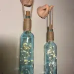 El Figürlü Duvar Lambası – PİLLİ LED Işıklı Dekoratif Mavi Boyalı Cam Şişe Aydınlatma | Vintage El