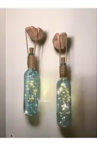 El Figürlü Duvar Lambası – PİLLİ LED Işıklı Dekoratif Mavi Boyalı Cam Şişe Aydınlatma | Vintage El - Görsel 3