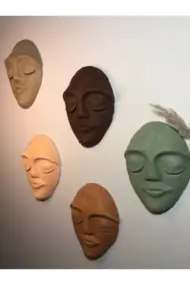 Canlı Renklerle Boyalı Sakin Yüz Maskeleri, Dinginliğin Ve Doğanın Uyanışı, Renkli Duvar Dekoru - Görsel 2