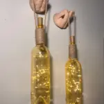 El Figürlü Duvar Lambası – PİLLİ LED Işıklı Dekoratif Vitray Boyalı Cam Şişe Aydınlatma | Vintage E