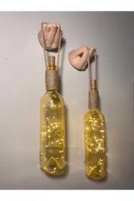 El Figürlü Duvar Lambası – PİLLİ LED Işıklı Dekoratif Vitray Boyalı Cam Şişe Aydınlatma | Vintage E