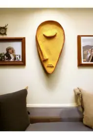 Sarı Taş Heykel Duvar Maskesi, El Yapımı Soyut Yarı Yüz Duvar Dekoru, Ev ve Ofis Hediye Dekor - Görsel 3