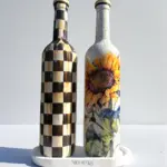 750 ml El Yapımı Ayiçeği ve Dama Desenli 2’li Dekoratif Cam Yağdanlık Seti – Sunum Standlı