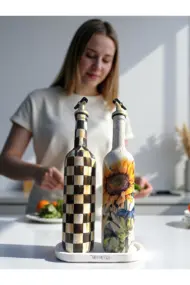 750 ml El Yapımı Ayiçeği ve Dama Desenli 2’li Dekoratif Cam Yağdanlık Seti – Sunum Standlı - Görsel 2