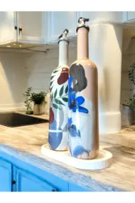El yapımı Mavi Çiçekli Kız Desenli Sunum Stantlı 75 ml Zeytinyağı Sıvıyağ Şişesi Yağdanlık 2 li set - Görsel 3