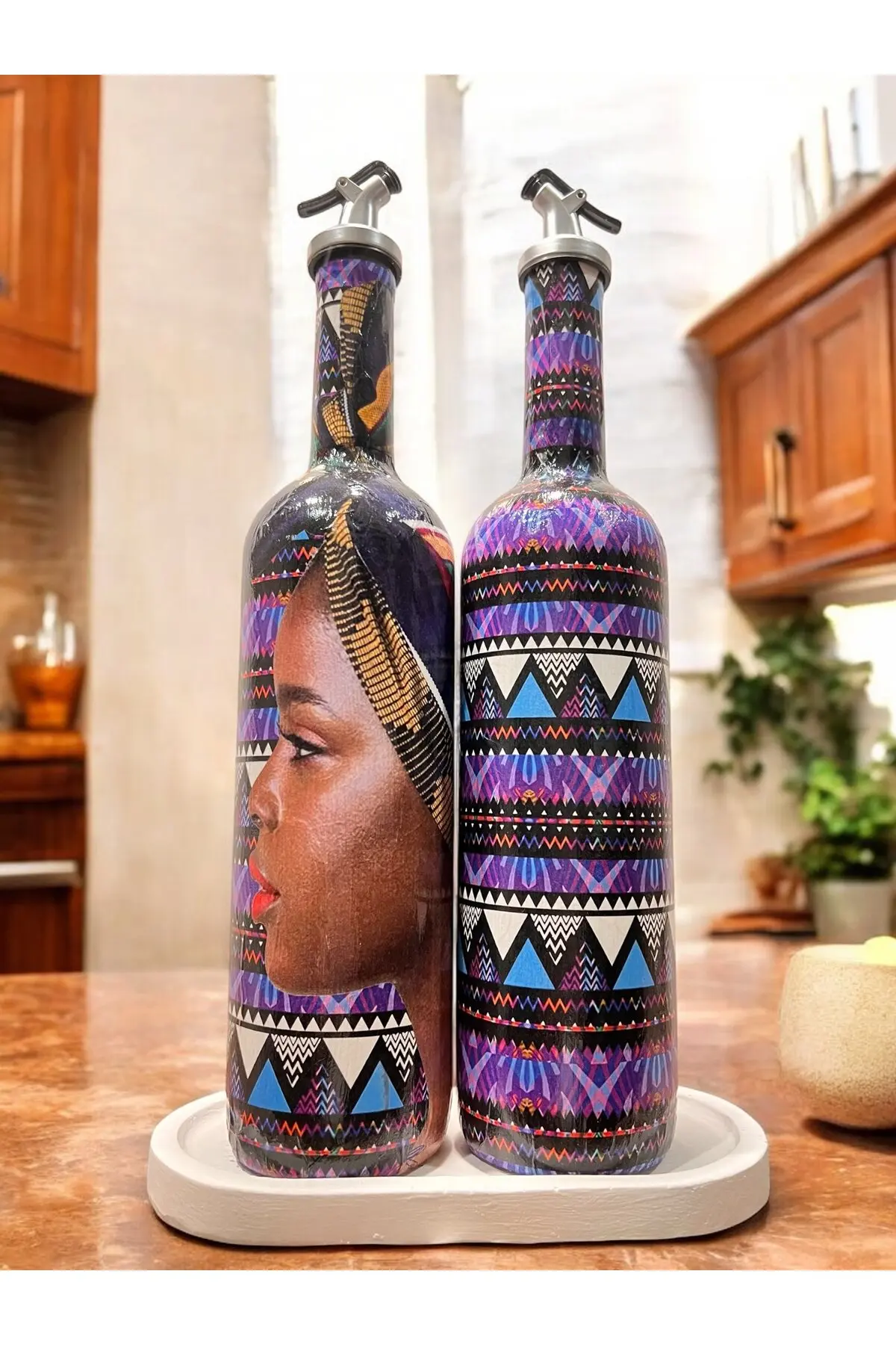 427356759a0aa4a566-img-1_org_zoom Afrikalı Kadın ve Geometrik Desenli Özel Tasarım Yağdanlık-Sirkelik Sosluk Seti- Ev ve Mutfak Dekor - Görsel 1