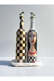 750 ml El Yapımı Siyah Beyaz kadın ve Dama Desenli 2’li Dekoratif Cam Yağdanlık Seti – Sunum Standlı