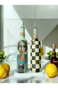 Kadın Desenli ve Kareli 750 ml Zeytinyağı Sıvıyağ Şişesi Yağdanlık Yağlık Sirkelik Sosluk 2'li Set