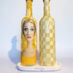 750 ml El Yapımı Sarı Portre ve Dama Desenli 2’li Dekoratif Cam Yağdanlık Seti – Sunum Standlı