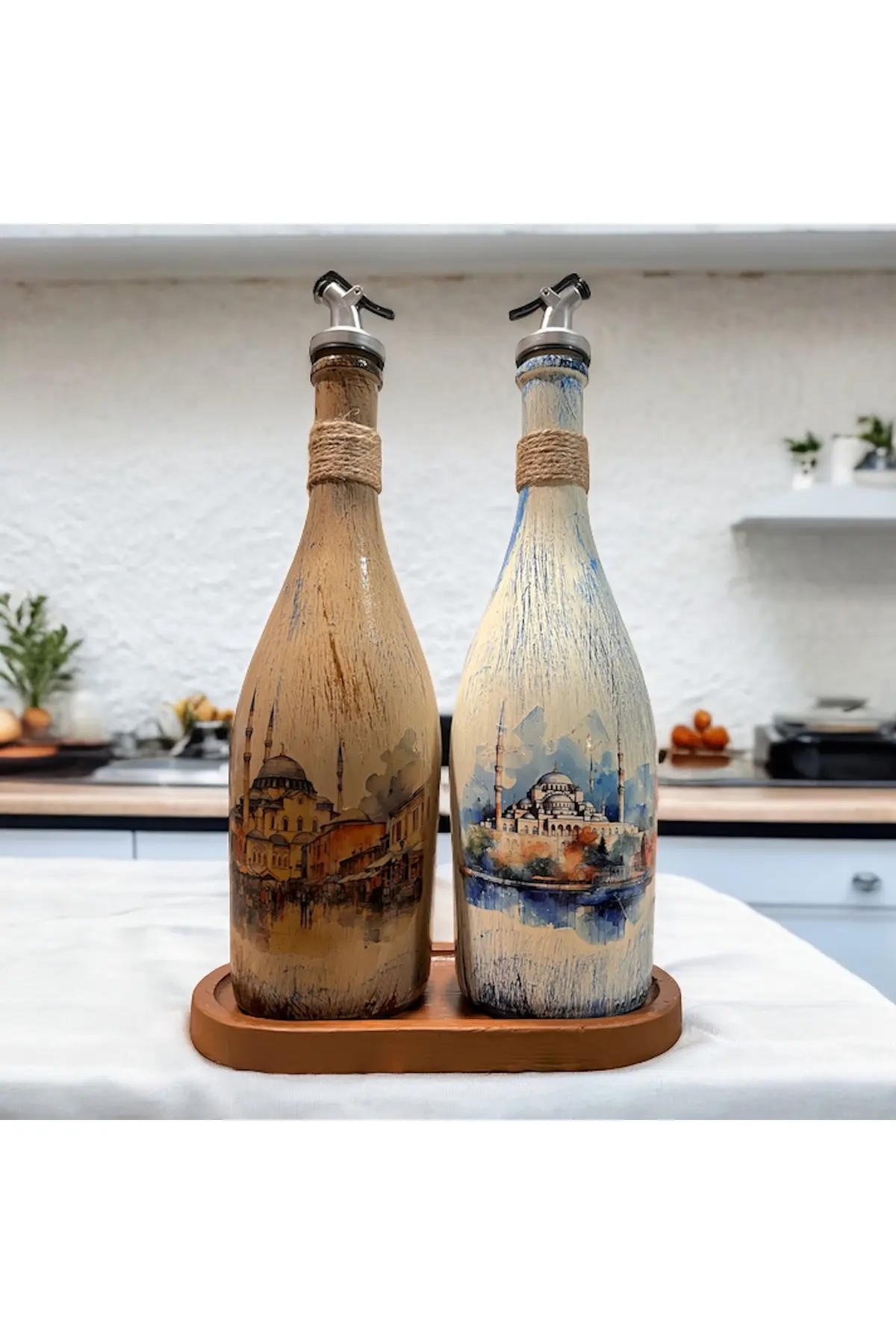 7957496175417951-img-1_org_zoom İstanbul Ayasofya Desenli Sunum Stantlı 2'li 750 ml Zeytinyağı Sıvıyağ Şişesi Yağdanlık Yağlık - Görsel 1