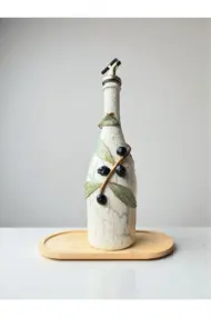 750 ml El Boyaması Cam Yağdanlık – Zeytin Dalı Rölyefli | Çatlatma Efektli | Ahşap Standlı - Görsel 3