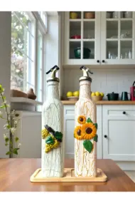 El Boyaması Cam Yağdanlık Şişe Seti – Ayçiçeği & Üzüm Kabartmalı | Çatlatma Efektli | Ahşap Standlı - Görsel 4