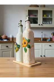 El Boyaması Cam Yağdanlık Şişe Seti – Ayçiçeği & Üzüm Kabartmalı | Çatlatma Efektli | Ahşap Standlı - Görsel 6